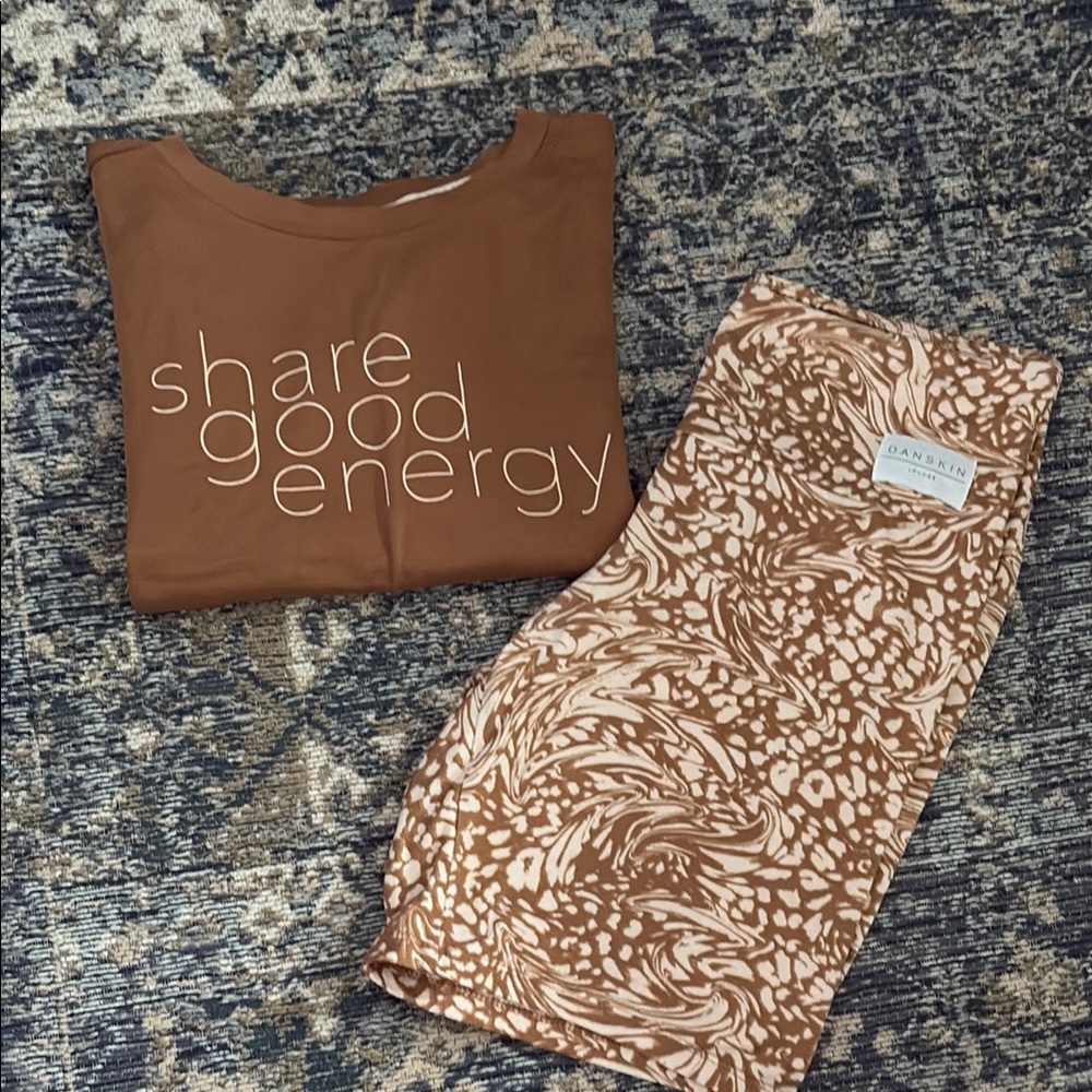 DANSKIN lounge “share good energy” shot sleeve tee and shorts size Medium